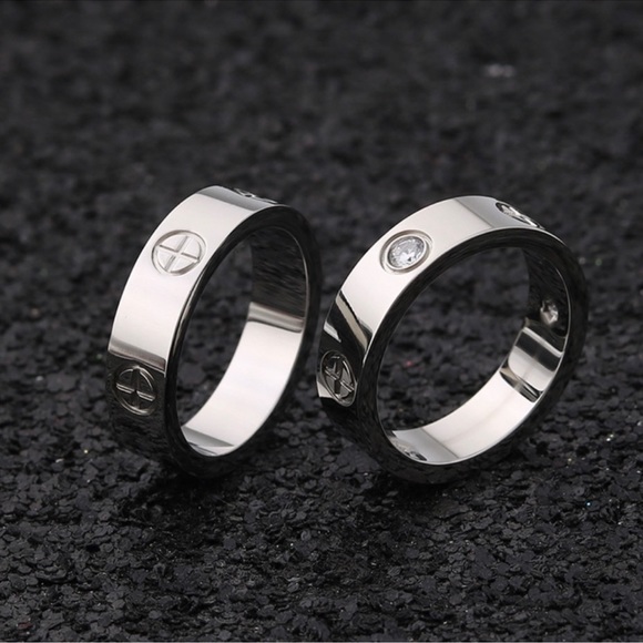 NEW Stainless Steel Screw LOVE Ring with Stone in Silver - Picture 2 of 8